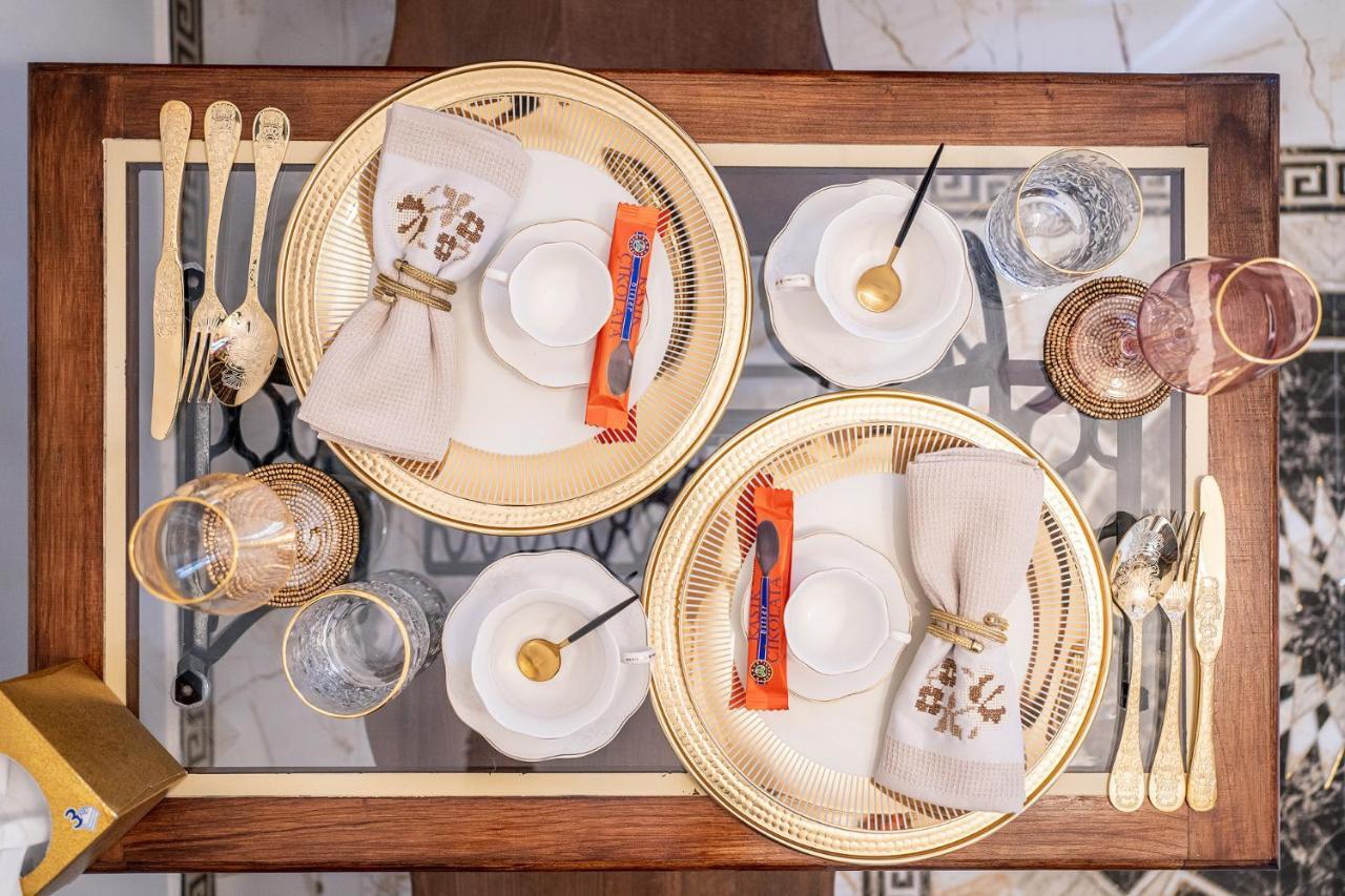 Private Museum Apartment With Antique Decor Bucarest Exterior foto