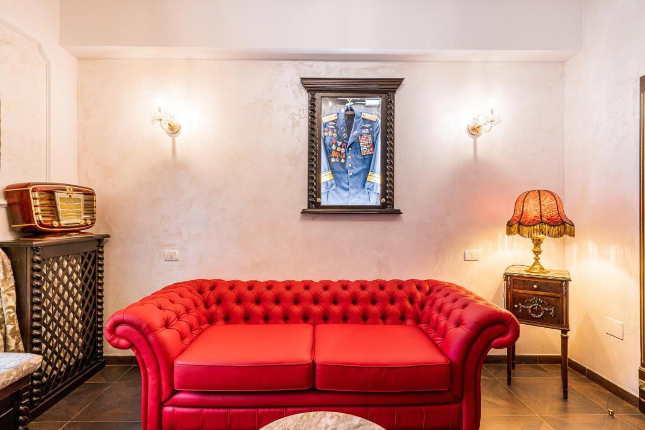 Private Museum Apartment With Antique Decor Bucarest Exterior foto