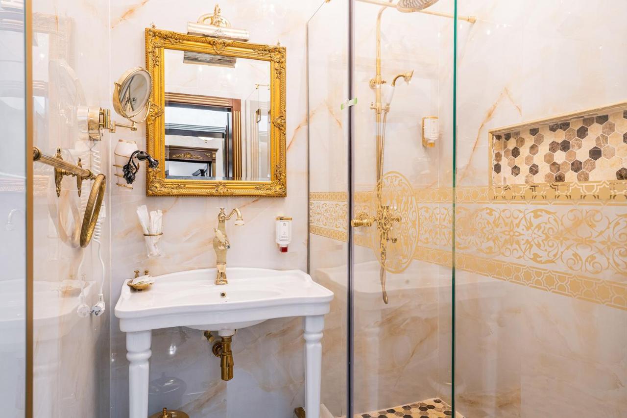 Private Museum Apartment With Antique Decor Bucarest Exterior foto