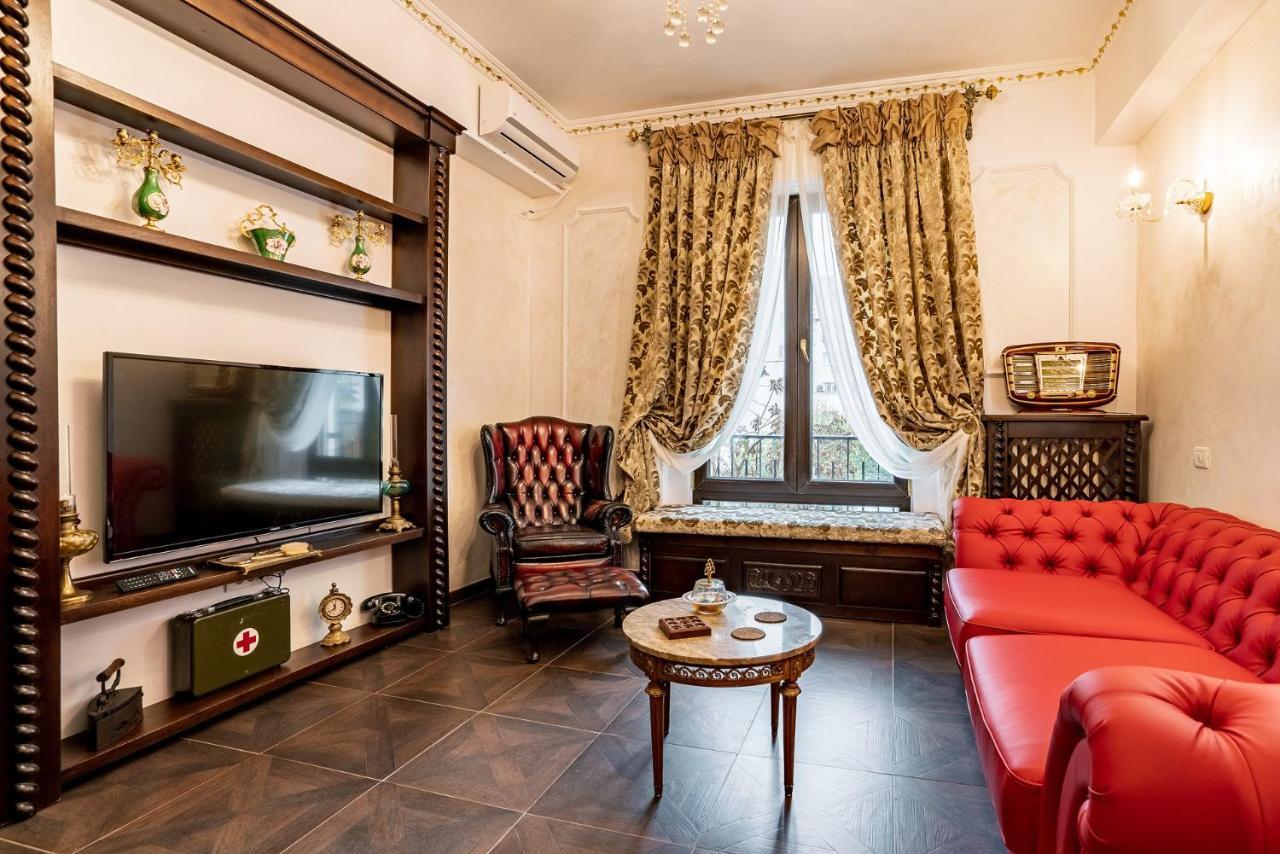 Private Museum Apartment With Antique Decor Bucarest Exterior foto