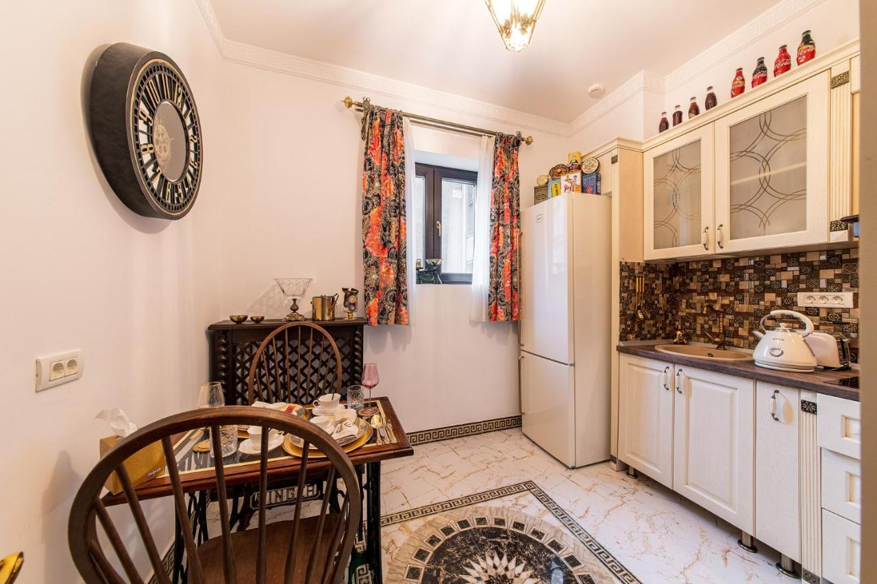 Private Museum Apartment With Antique Decor Bucarest Exterior foto