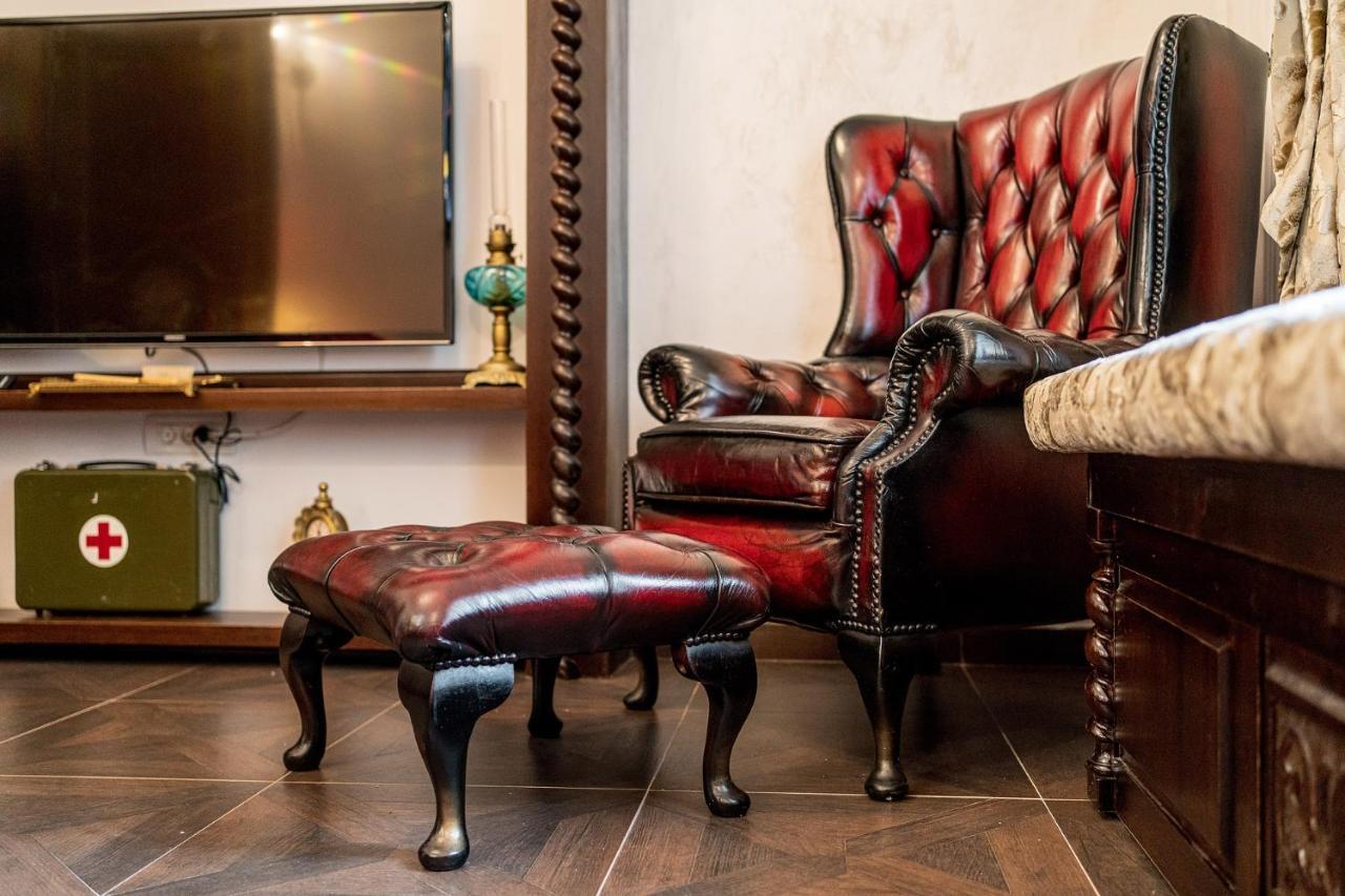 Private Museum Apartment With Antique Decor Bucarest Exterior foto