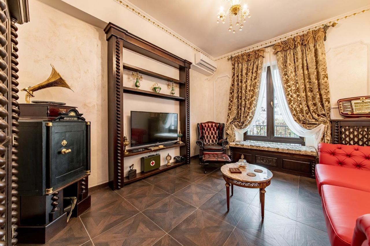 Private Museum Apartment With Antique Decor Bucarest Exterior foto