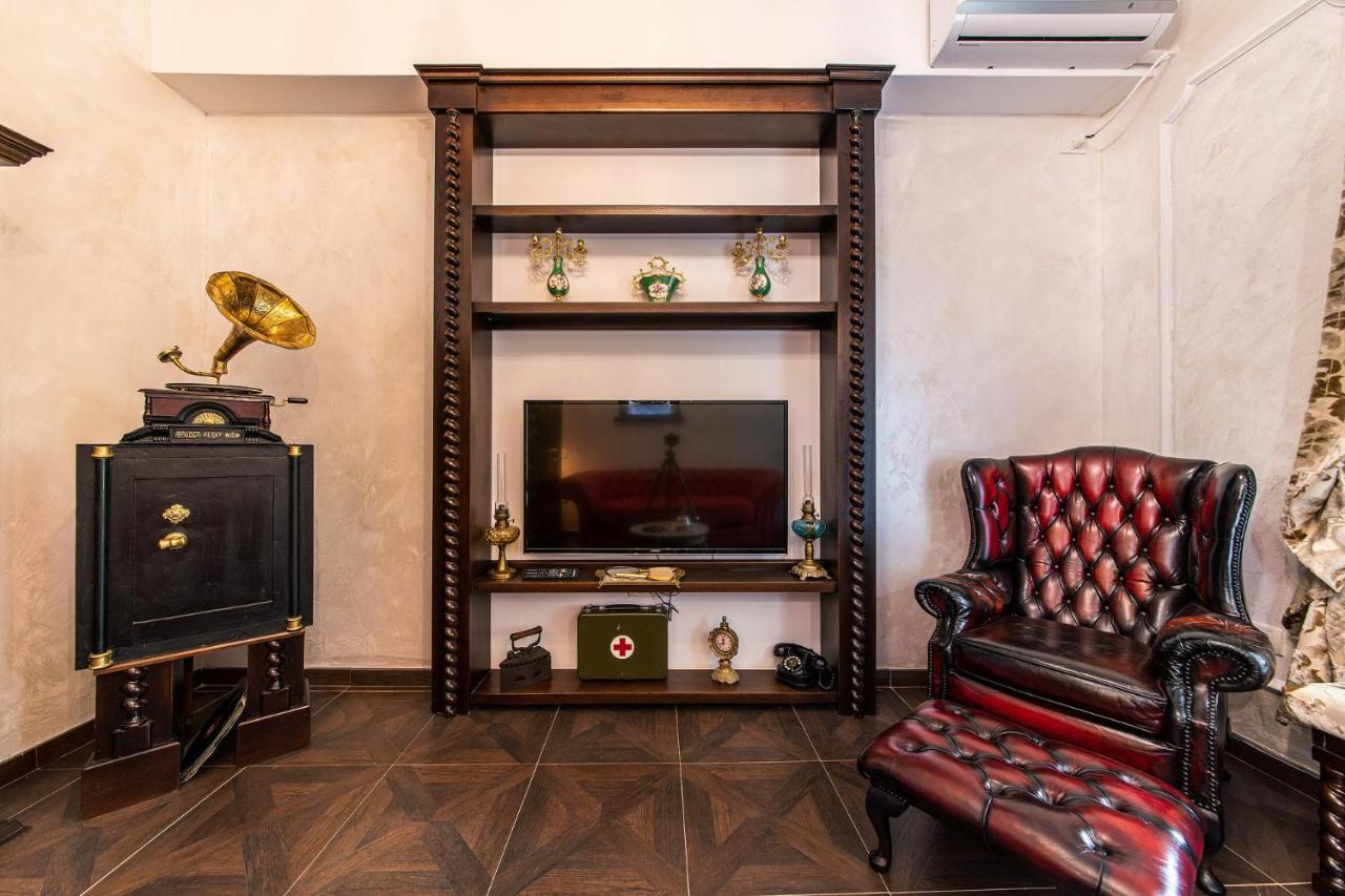 Private Museum Apartment With Antique Decor Bucarest Exterior foto