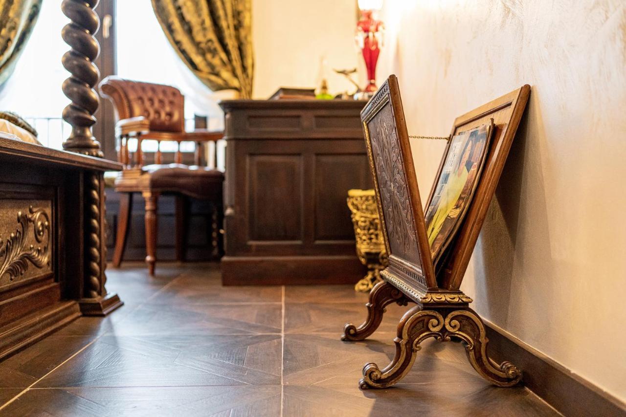 Private Museum Apartment With Antique Decor Bucarest Exterior foto