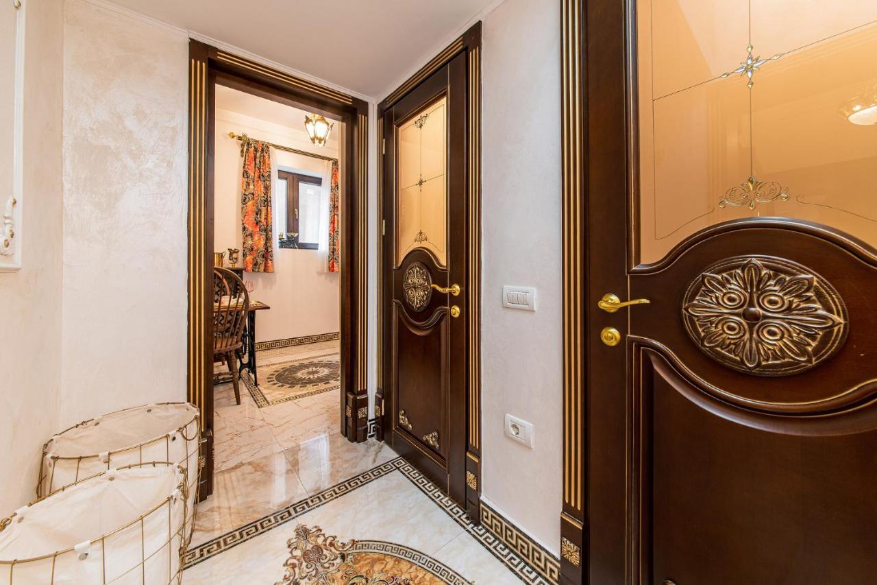 Private Museum Apartment With Antique Decor Bucarest Exterior foto