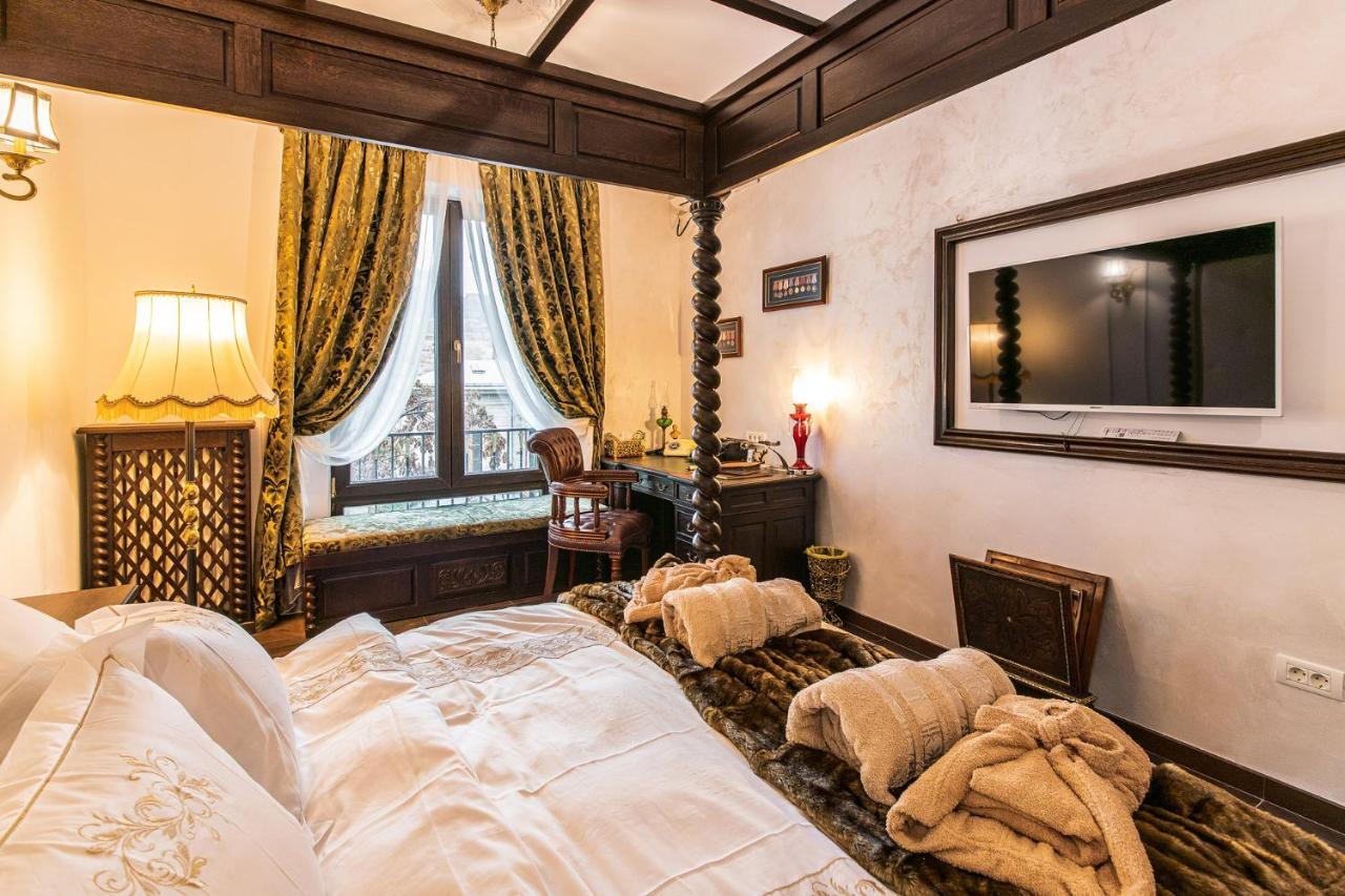 Private Museum Apartment With Antique Decor Bucarest Exterior foto