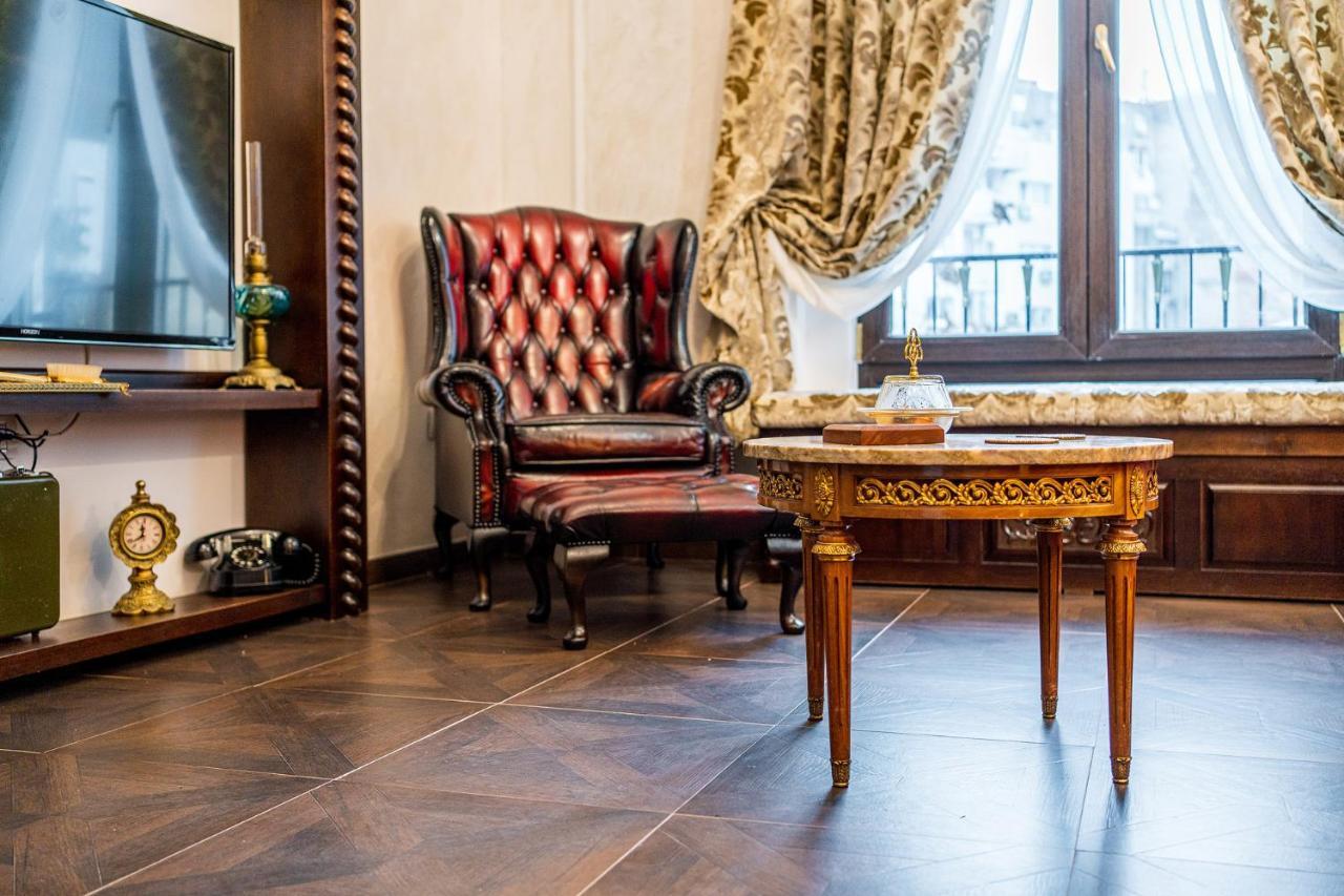 Private Museum Apartment With Antique Decor Bucarest Exterior foto